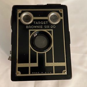 Vintage Kodak Target Brownie Six-20 Camera